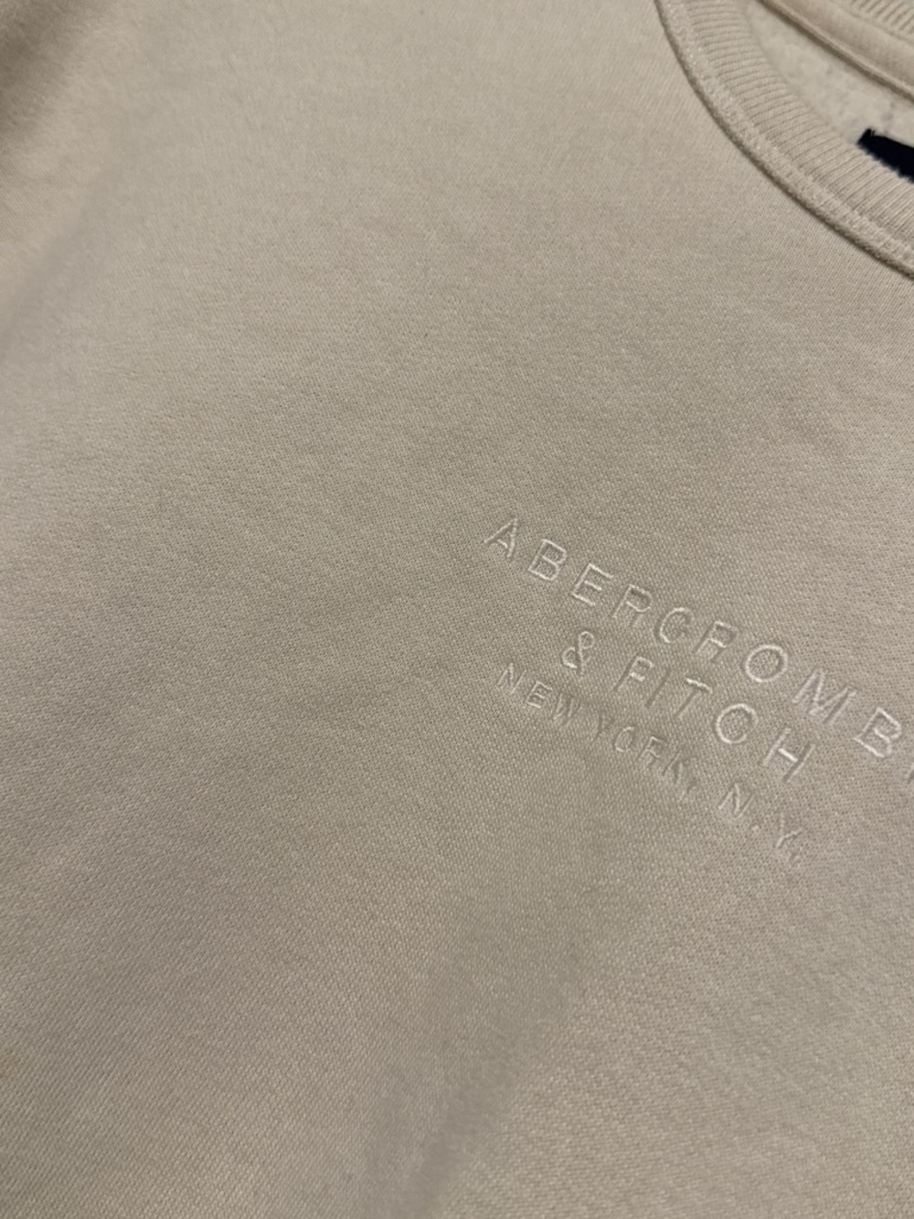 Abercrombie & Fitch Men's Light Cream Crewneck Sweatshirt